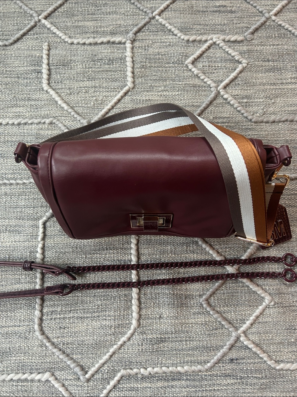 Steve Madden Burgundy Vegan Leather Crossbody/Shoulder Bag w 2 Removable Straps - Picture 6 of 16
